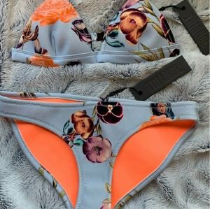 NWT Light Blue Floral Bikini Triangl X-small